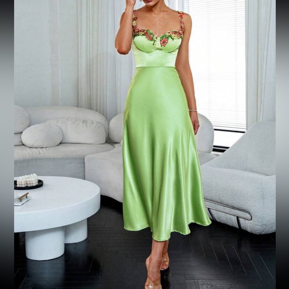 Luxe floral embroidered party cami dress - Picture 4 of 7